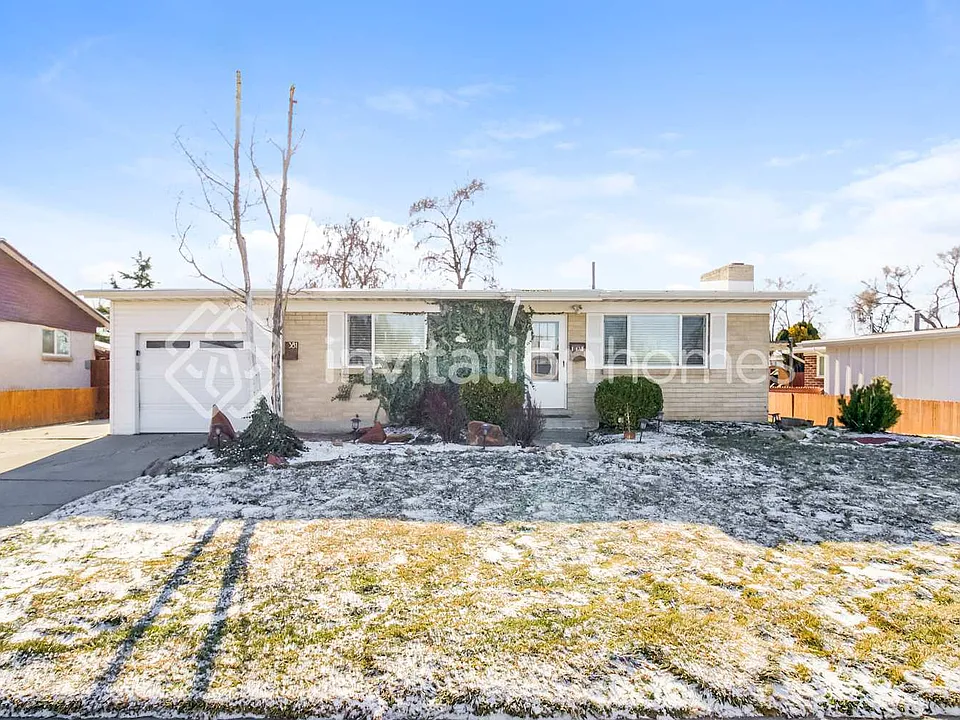 381 W Marquette Dr S
