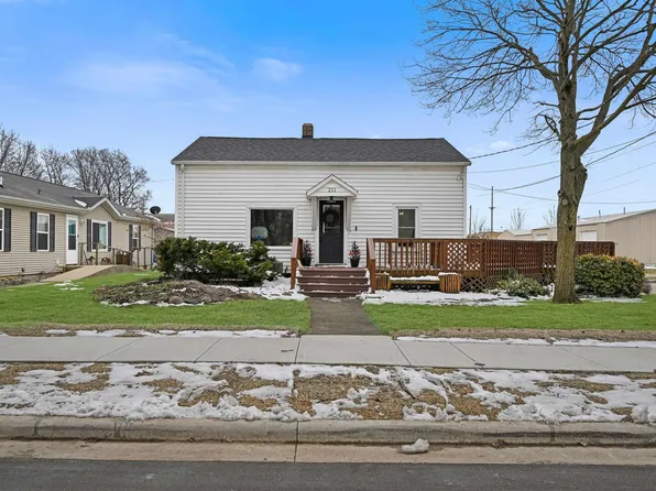 211 W Boston St, Syracuse, IN 46567