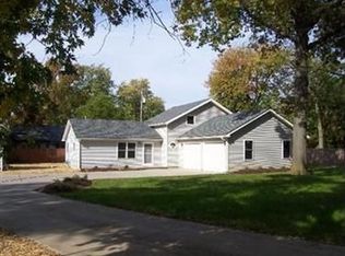 826 Lakewood Beach Dr, Sheffield lake, OH 44054