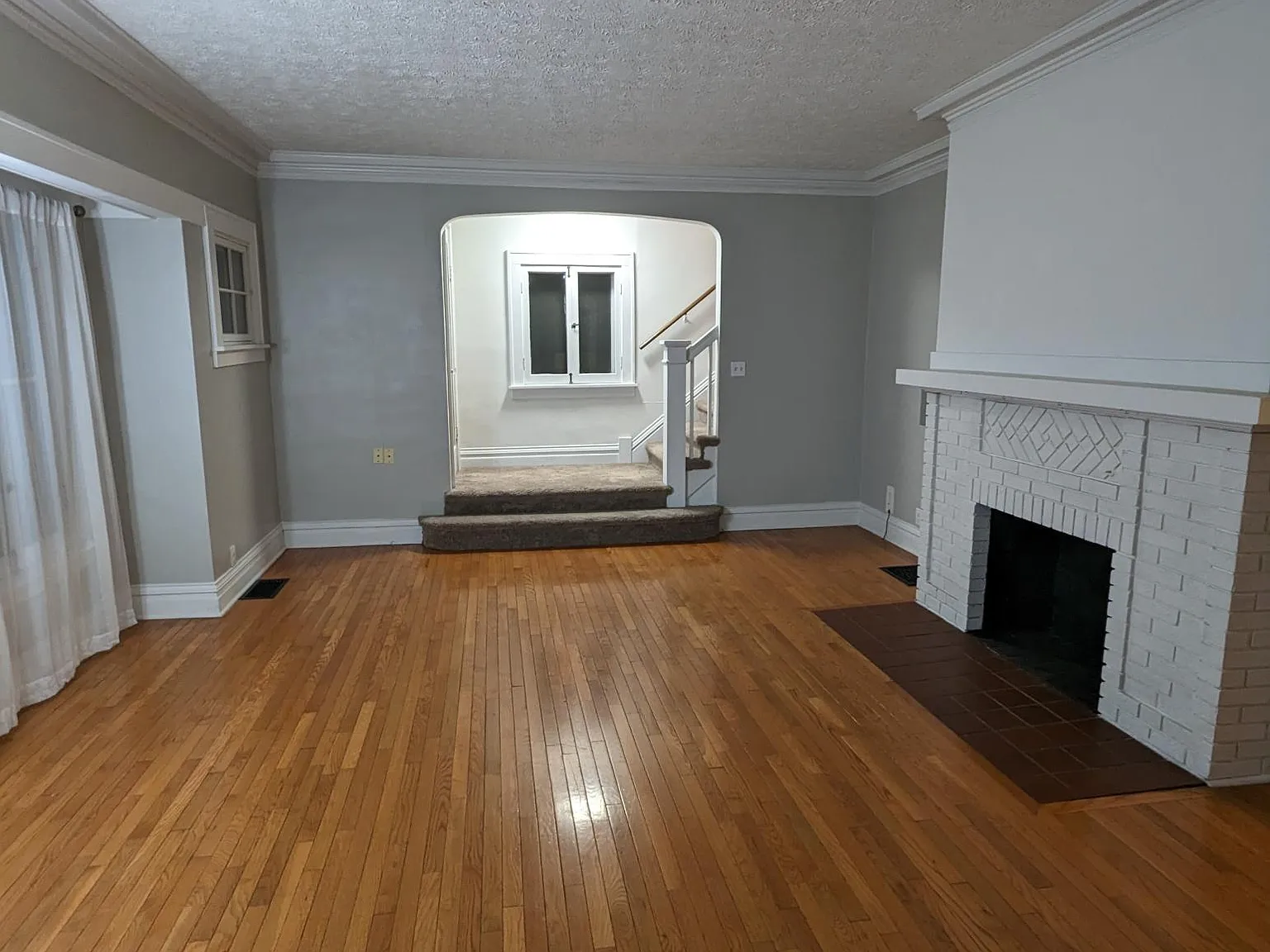 6 bed, 2450 sqft, $4,350 — Photo 3