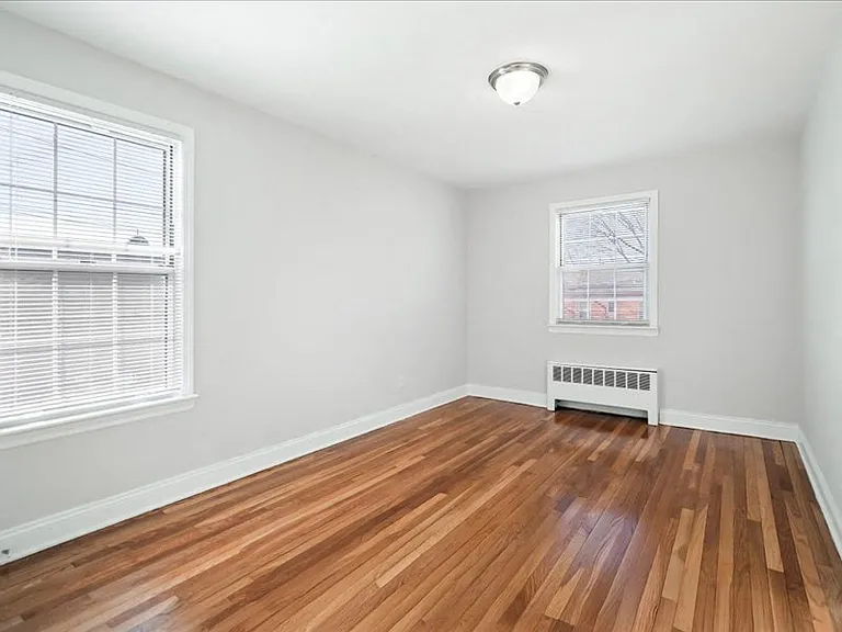 Ridge Gardens Apartments — Photo 24
