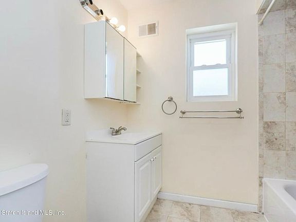 5th image of 72 Berry Ave Floor 2