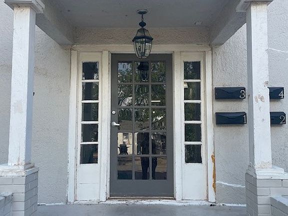 3rd image of 502 Meander St APT 2