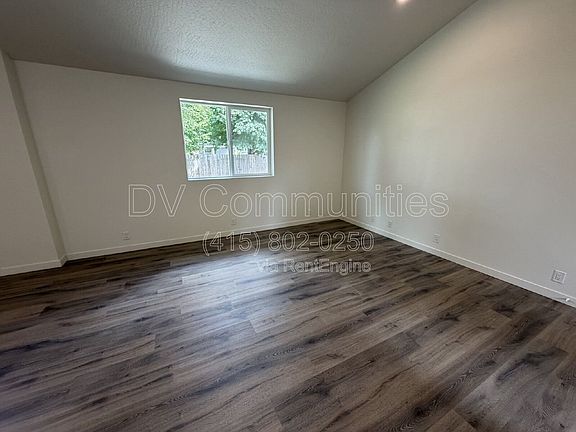 5th image of 1246 Hughes St