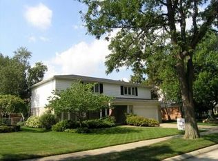 721 Perrien Pl, Grosse Pointe Woods, MI 48236