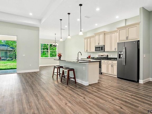 3rd image of 98 Evans Dr