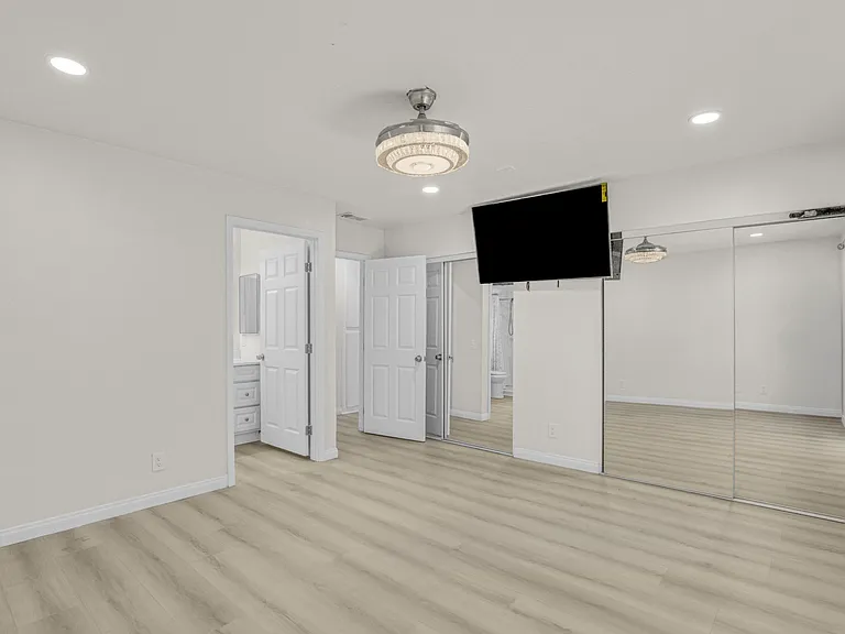 7701 Baird Ave — Photo 12