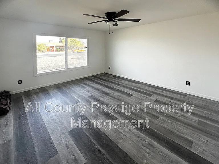 3459 W Dailey St — Photo 17