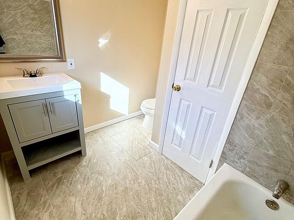 5th image of 2268 Mount Hood Ln