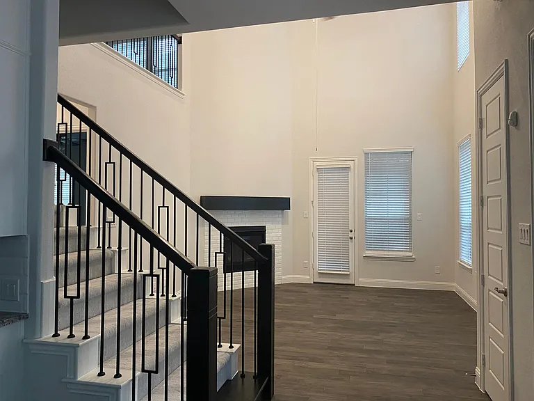 265 Golden Gate Dr — Photo 5