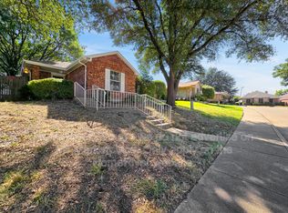 214 Streamside Dr, Desoto, TX 75115