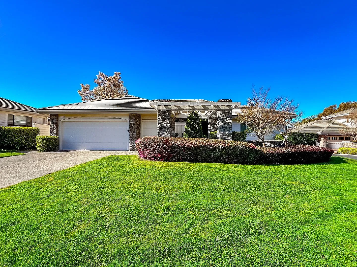 Luxury Living in one of Napa Valley's Most Prestigious Gated Commmunities — Photo 1
