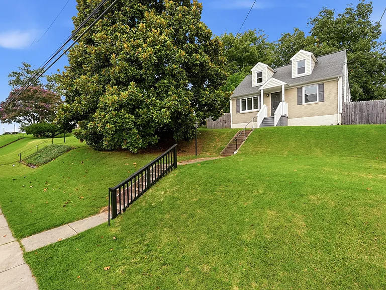 10 Birch Ave — Photo 33