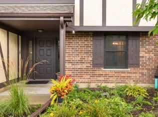 704 Elizabeth Dr #B, Wood Dale, IL 60191
