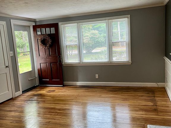 5th image of 196 Forest Ln