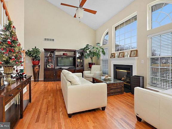 3rd image of 128 Betsy Rawls Dr