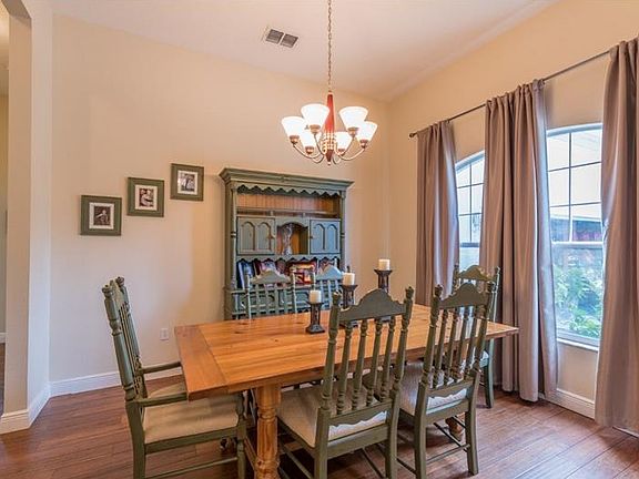 4th image of 2832 Majestic Isle Dr