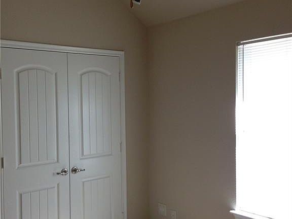 5th image of 2227 Colby Ln
