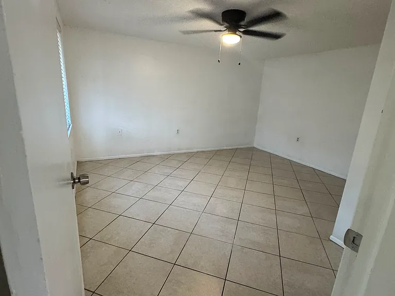 7725 Bloomfield Dr — Photo 8