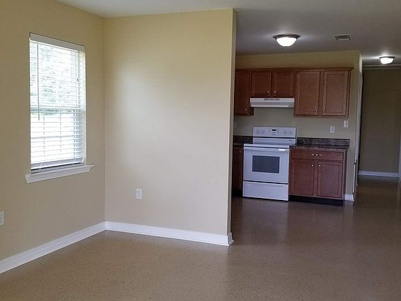 2nd image of 261 Gordon Rd