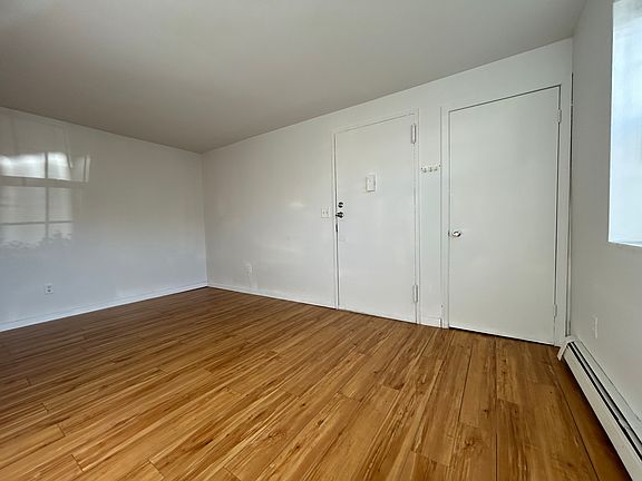 3rd image of 17 Huguenot St APT 1