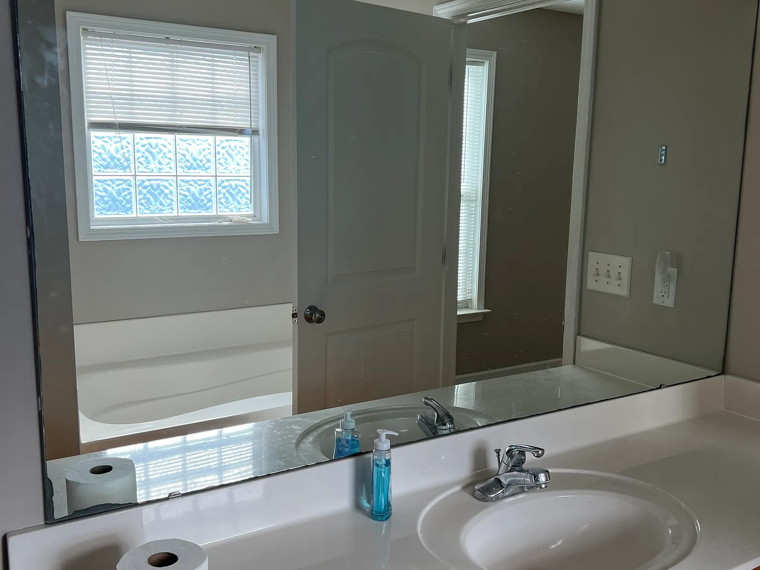 3 bed, 1425 sqft, $2,000 — Photo 3