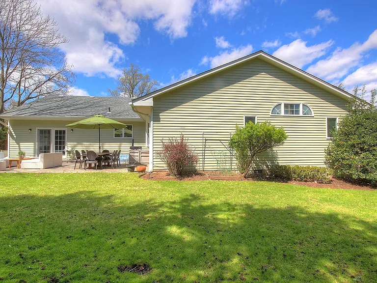 50 Woodmere Ln — Photo 21