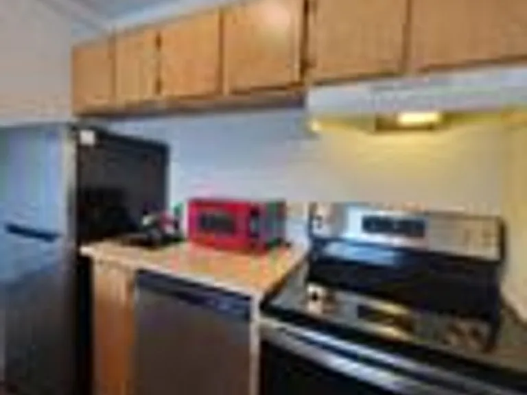 110 S Park Ave — Photo 2