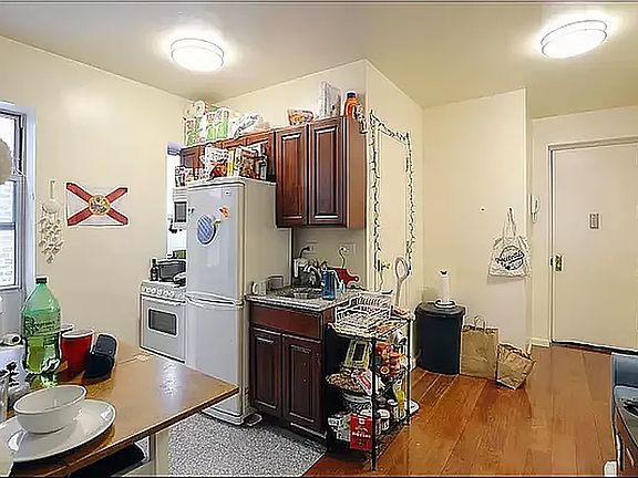 4th image of 520 E 11th St APT 24