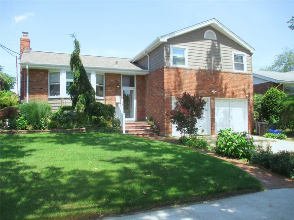 3281 Milburn Avenue, Baldwin Harbor, NY 11510