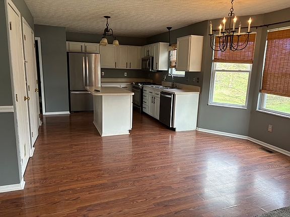 3rd image of 108 Clayburn Dr