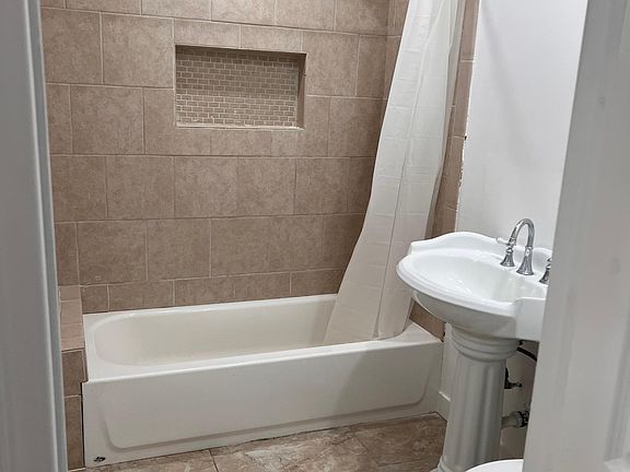 4th image of 119 N Eastman Ave #1/2
