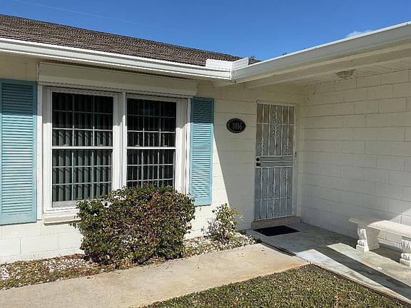 3rd image of 2456 Colony Dr