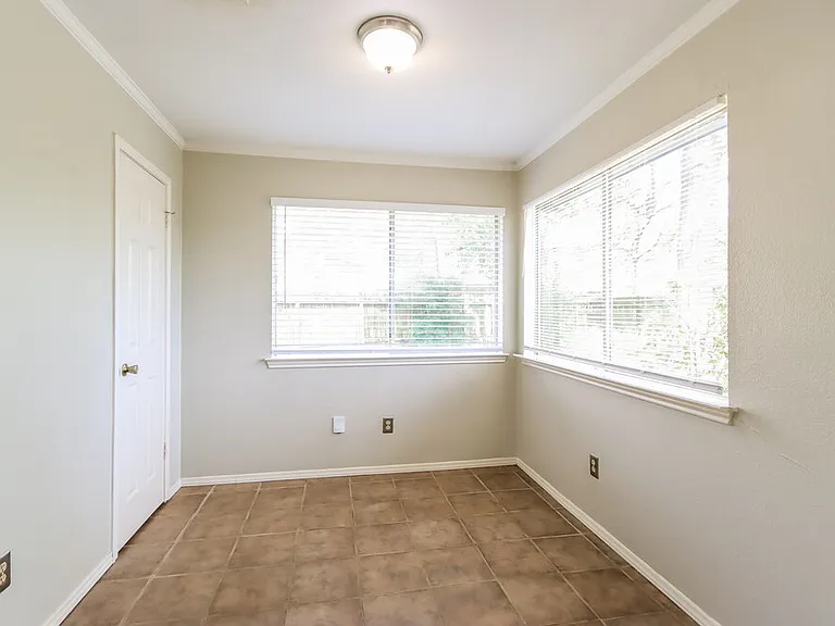 5210 Kristen Ct — Photo 8