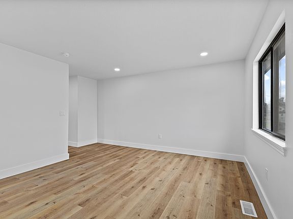 4th image of 513 E Pearl St #515
