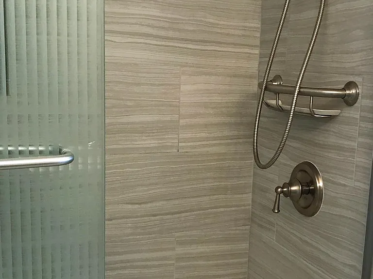 Rear Bath Tub/Shower