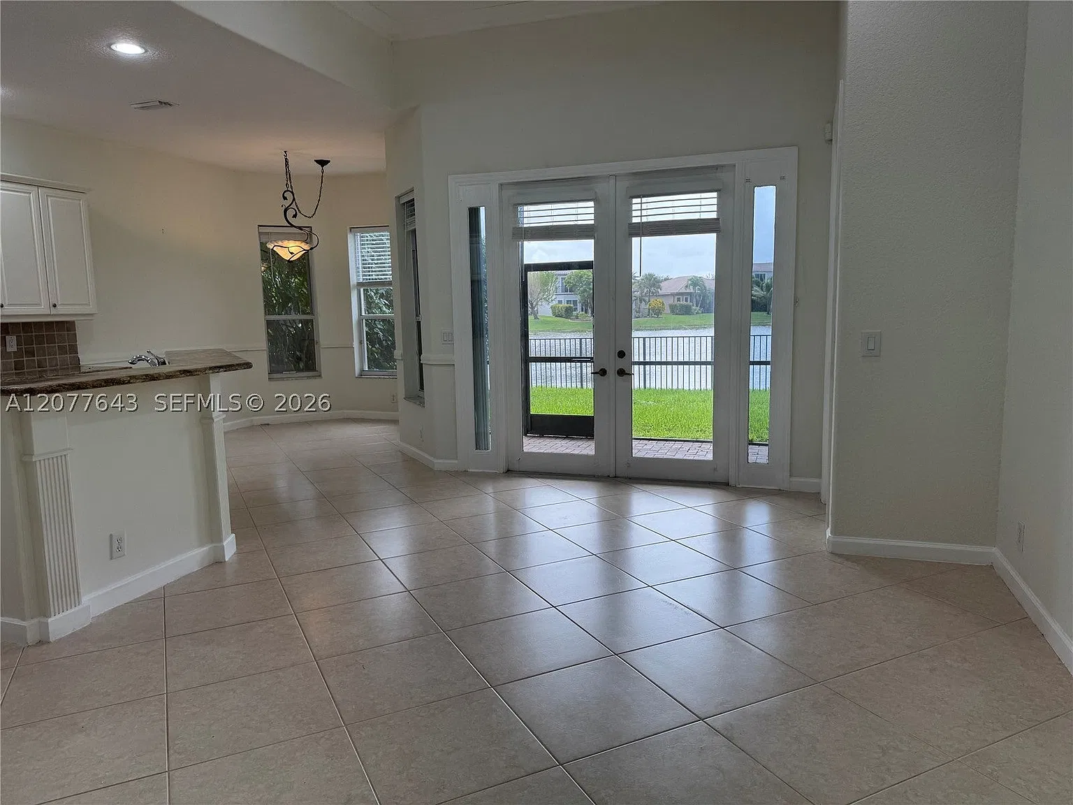 4 bed, 2400 sqft, $5,800 — Photo 4