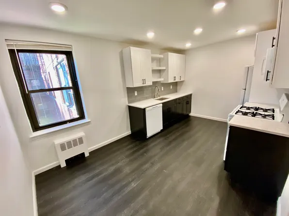 1011 Avenue C image 3 of 10