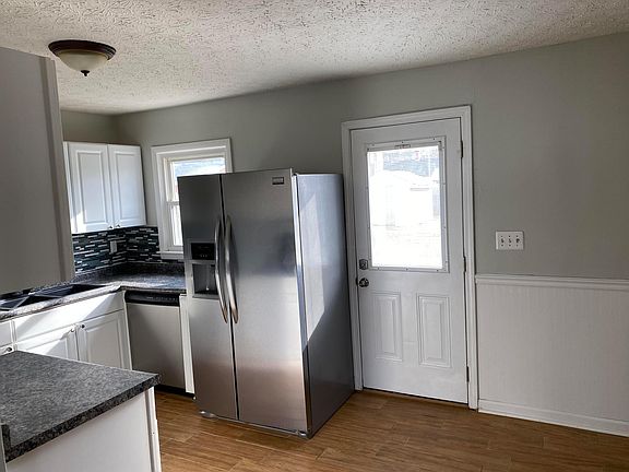 3rd image of 4737 Midlane Dr