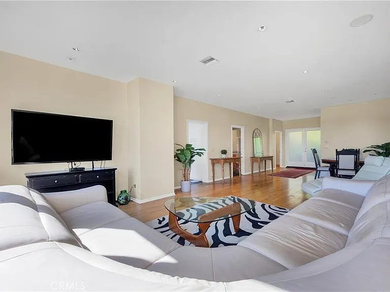 5084 Campo Rd — Photo 7