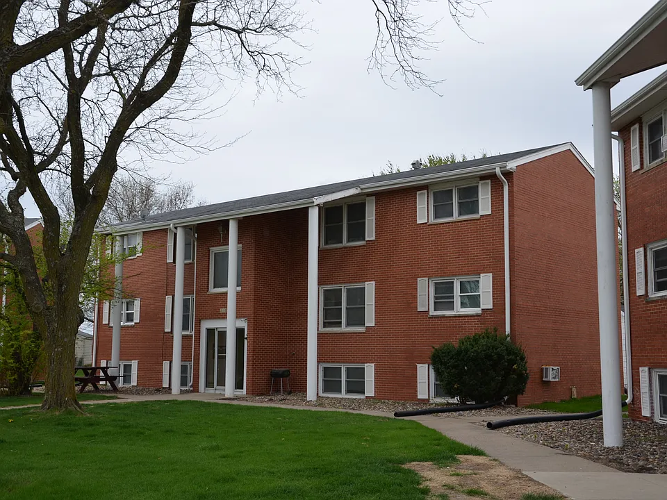214 NW State St #1