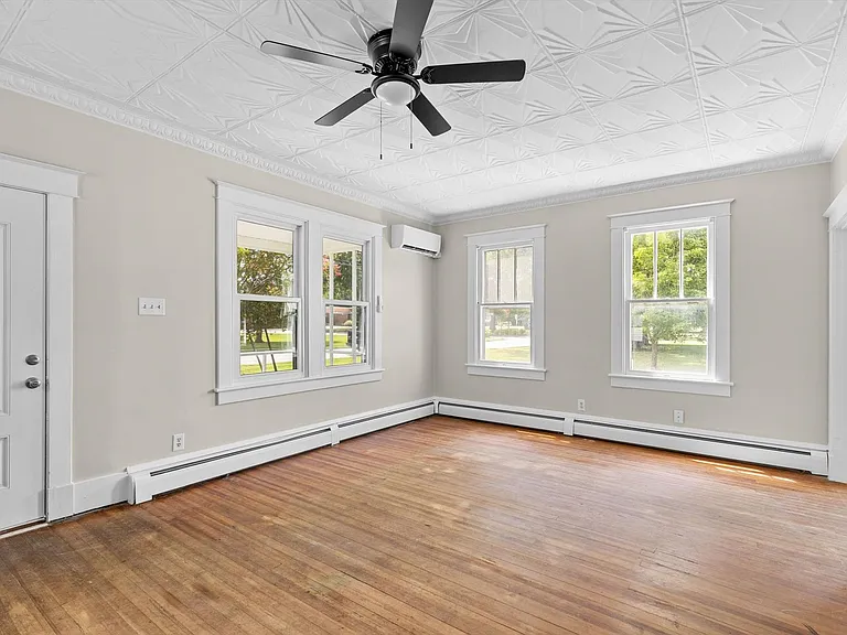 149 Beach Rd — Photo 8