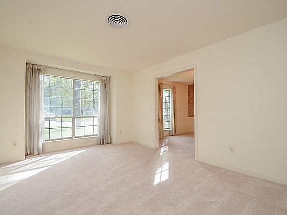 5th image of 10914 Saint Marys Ln