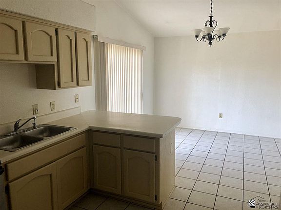 5th image of 1567 E California St