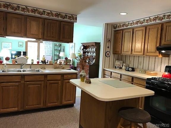 3rd image of 43 Southwick Dr