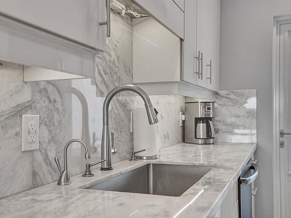 3rd image of 105 NE 19th Avenue #452