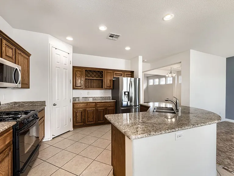 3412 Osiana Ave — Photo 5
