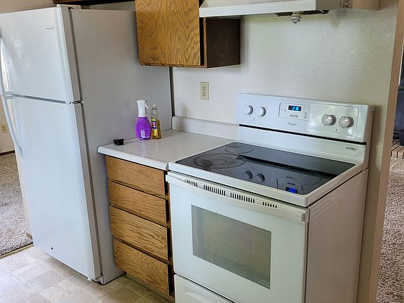 5th image of 104 Hotchkiss Ave