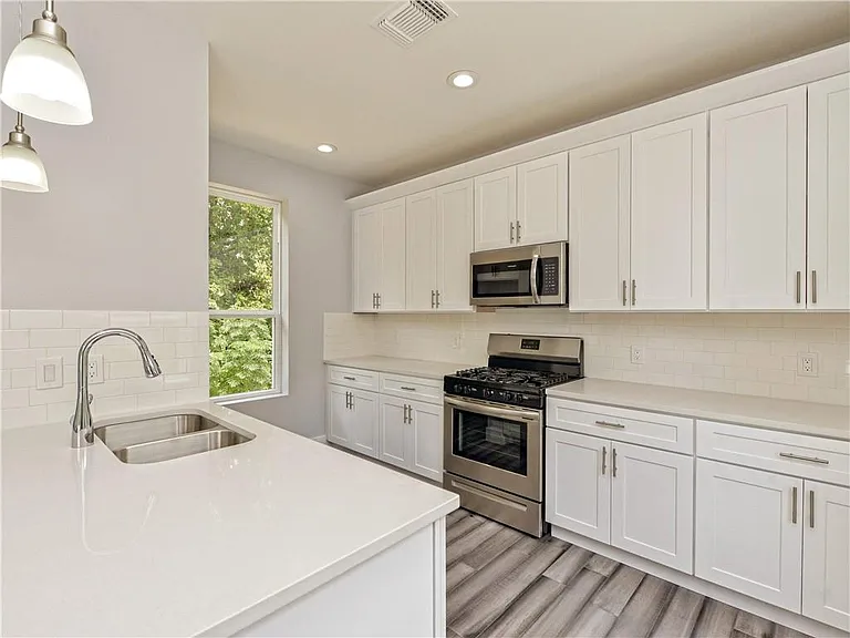 6109 Cherrylawn Cir #A — Photo 12