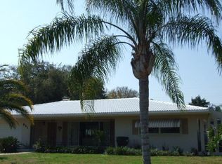 621 Pineland Ave, Belleair, FL 33756